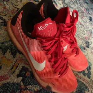 Men’s Kobe size 10.5